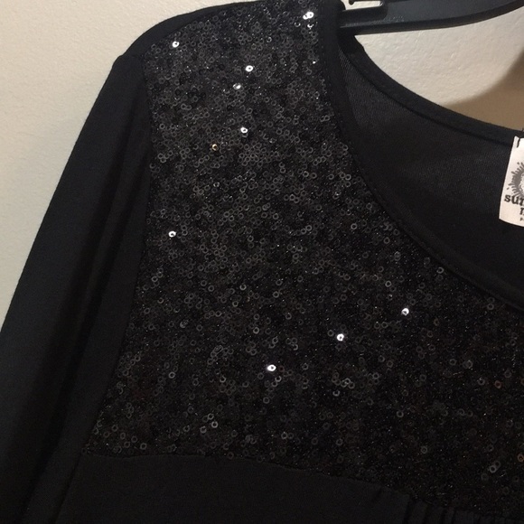 Sequins Boutique Top - Picture 2 of 3
